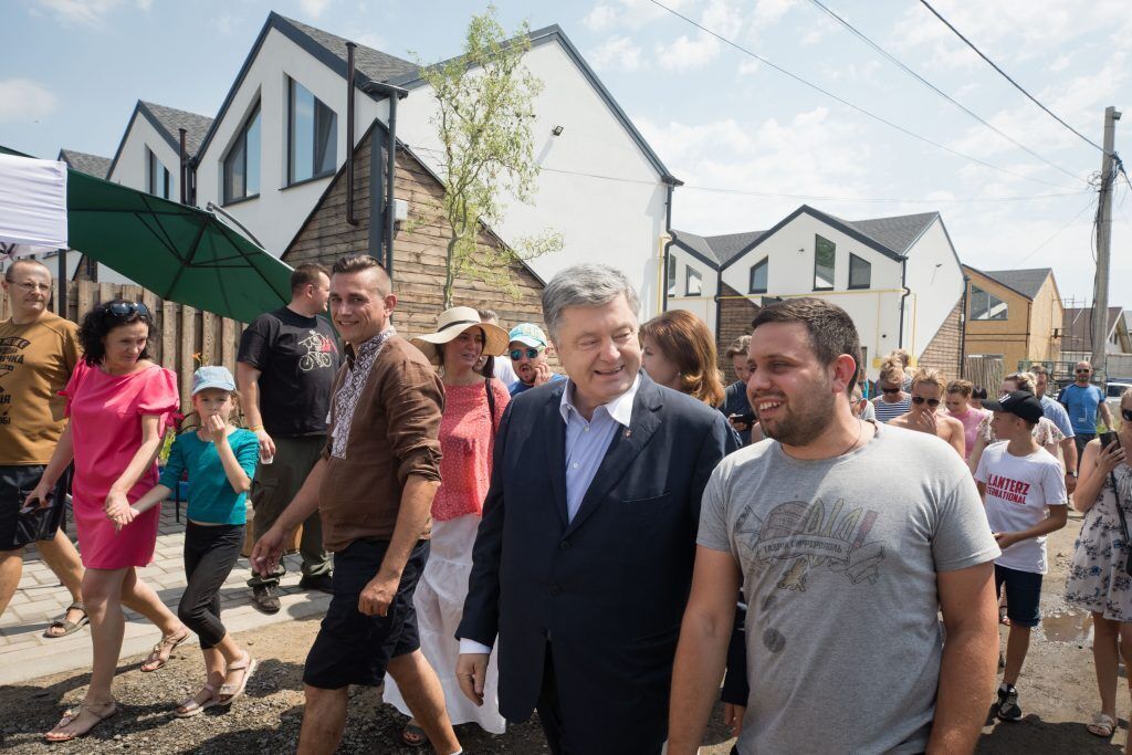 Петро Порошенко відвідав Кримський квартал під Києвом