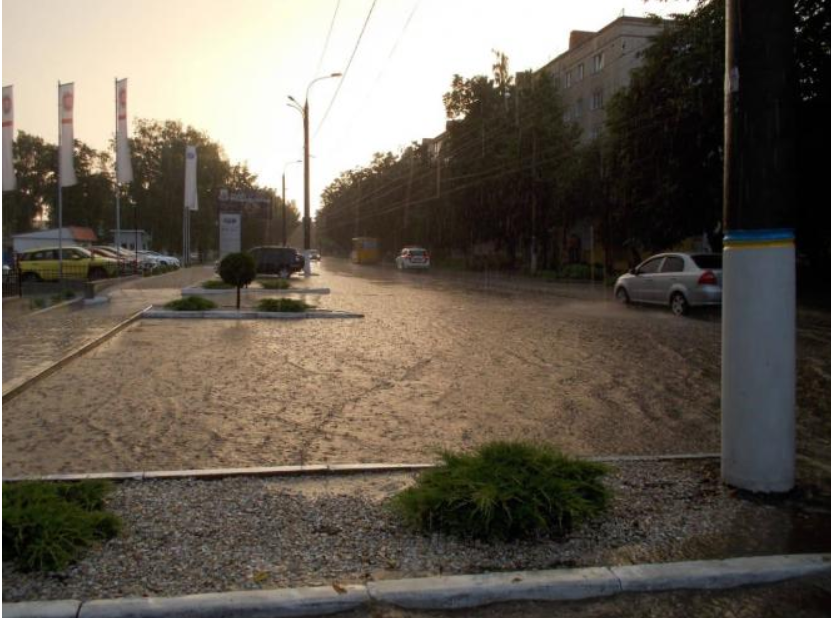 Вулиці стали річками: у Хмельницькому трапився масштабний потоп. Фото і відео