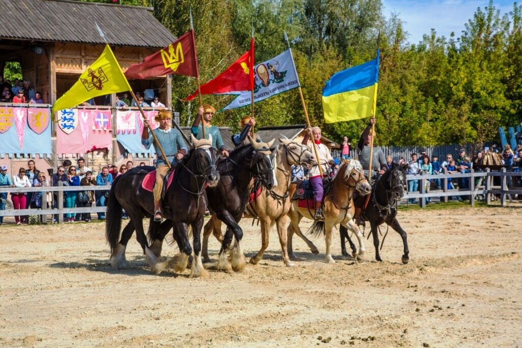 Под Киевом отпразднуют День Конституции и покажут средневековую моду