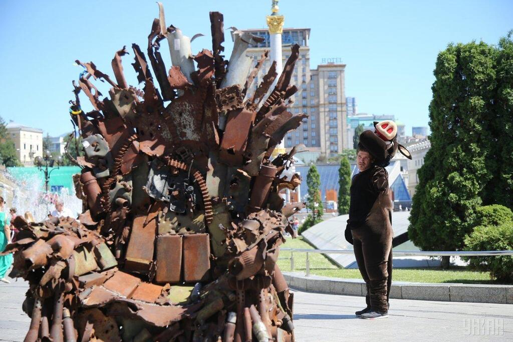 В Киеве установили Железный трон из "Игры престолов": что в нем необычного