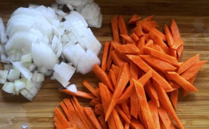 Лук и морковь для плова