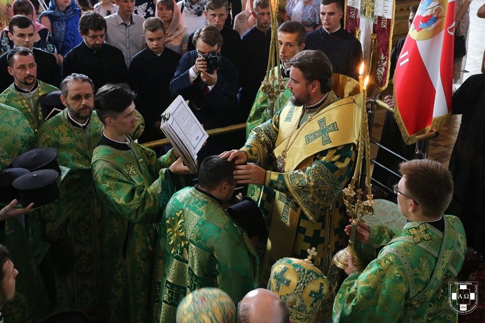 Митрополит Александр Драбинко во время богослужения