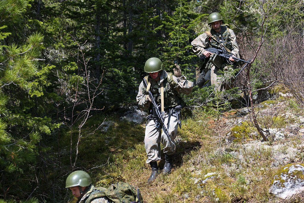 Російських військових підняли за тривогою