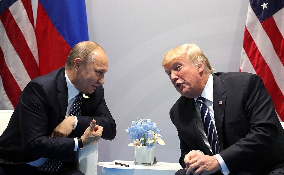 Путин и Трамп на встрече в Хельсинки в 2018 году