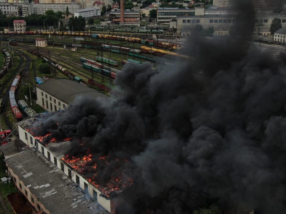 Возможен взрыв: во Львове вспыхнул пожар на вокзале