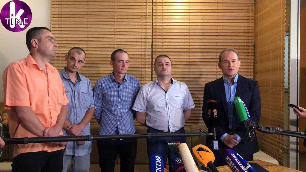 З полону "Л/ДНР" звільнили чотирьох бійців ЗСУ: вони прибули до Києва