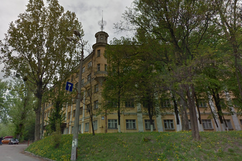 В центре Киева обрушился колледж: фото с места ЧП