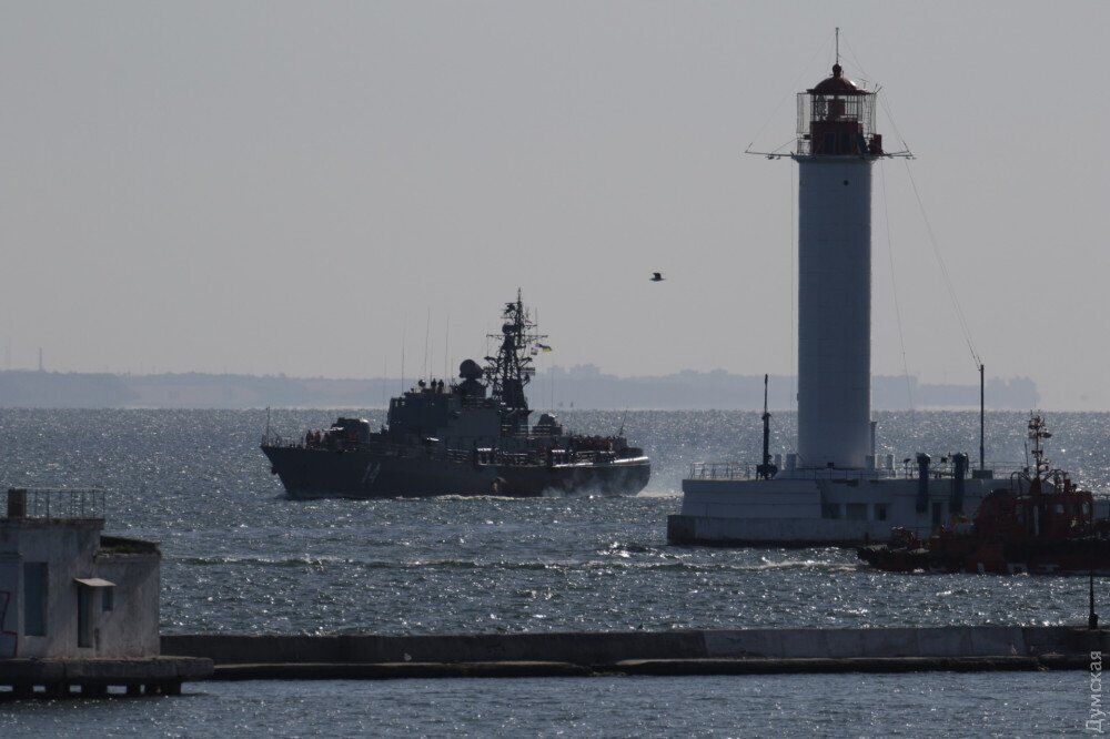 Есмінець США в Чорному морі викликав паніку в Росії