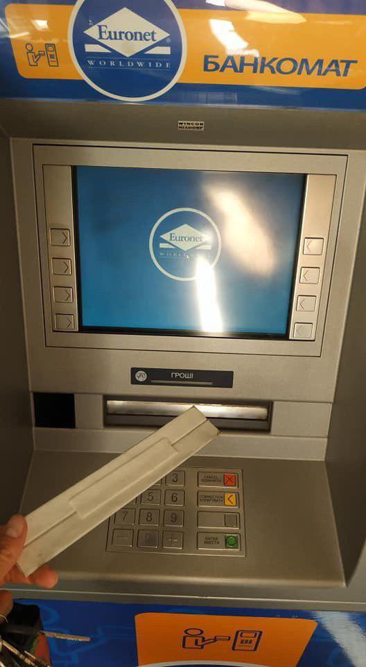 В Киеве мошенники придумали новую аферу при снятии наличных из банкоматов