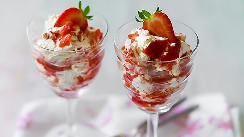 Летние десерты с клубникой: 5 рецептов, что вкусно приготовить на скорую руку