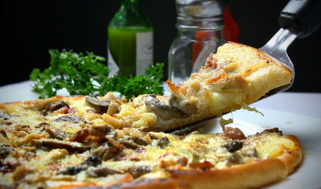 Як приготувати найсмачнішу піцу: рецепти і поради досвідченого кулінара
