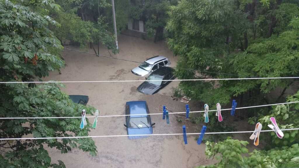 Злива у Севастополі