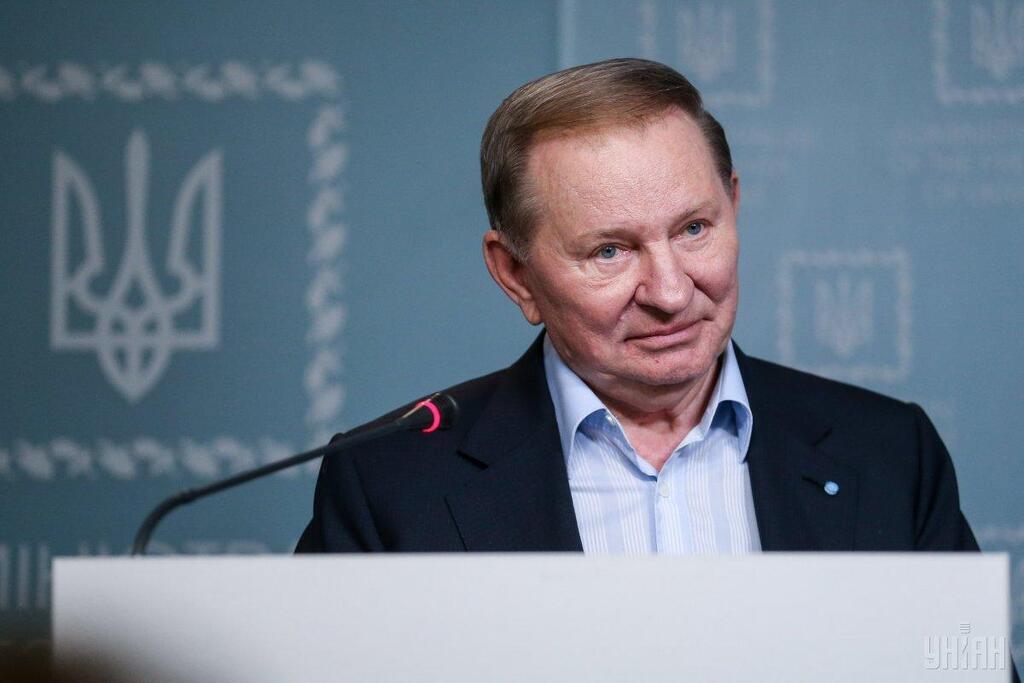 Представник України Леонід Кучма на переговорах у Мінську