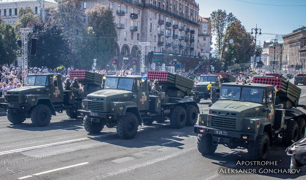 "Так поступил Янукович": военные резко ответили Зеленскому на отмену парада