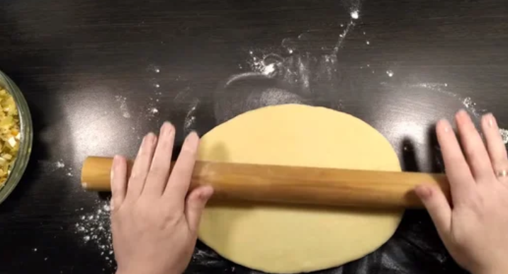 Рецепт нежных пирожков на кефире с оригинальной начинкой
