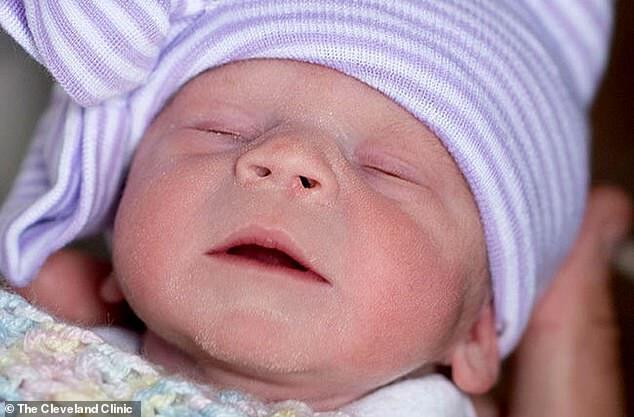 Первый ребенок в США, выношенный в матке от умершего донора