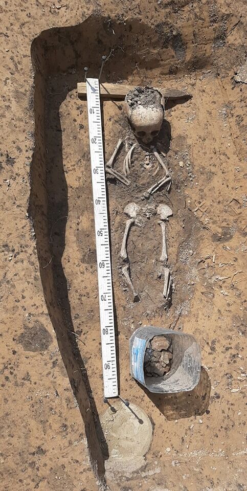 В Чернигове раскопали могилу с ребенком XII века