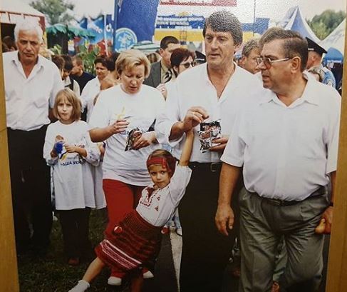 Виктор Ющенко на Сорочинской ярмарке в 2003, до отравления