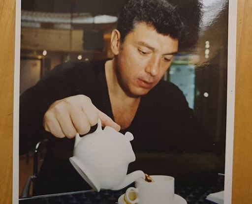 Комаров п'є чай в спортклубі на Оболоні з Борисом Нємцовим