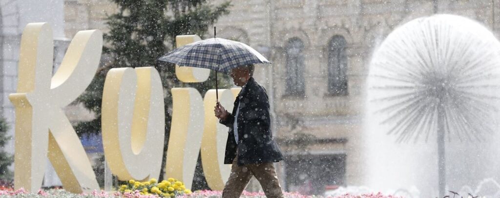 Дощі і грози: синоптики дали прогноз на початок тижня в Україні