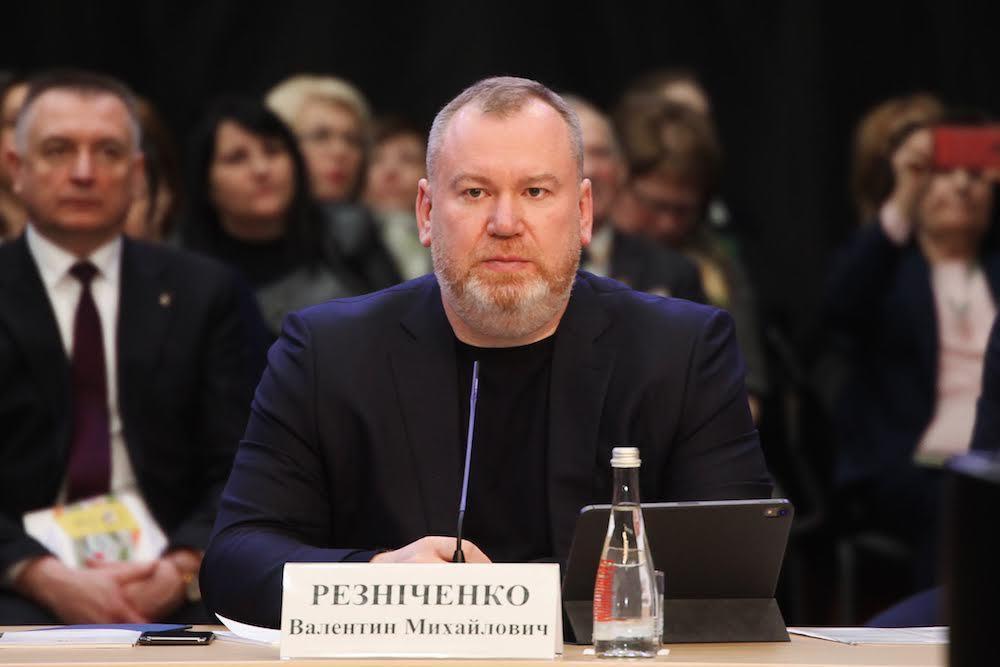 Отчет экс-главы Днепропетровской ОГА Валентина Резниченко о фактически и физически сделанном занял почти 300 страниц