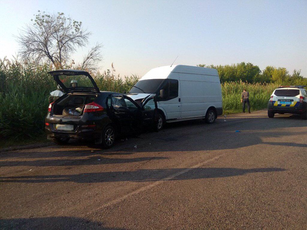 Під Дніпром зіткнулися два автомобілі
