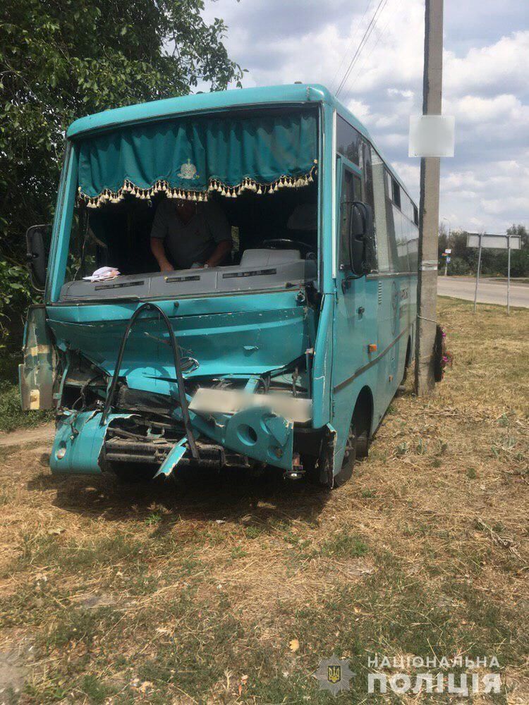 В Херсонской области пассажирский автобус протаранил грузовик: 7 человек пострадали. Фото ДТП