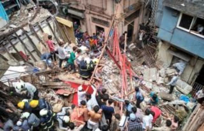 В Индии рухнул 4-этажный дом: заживо похоронены полсотни жильцов. Первые фото и видео трагедии