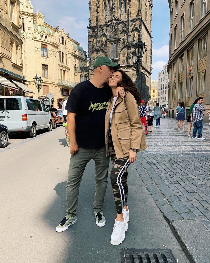Потап целует Каменских в Праге