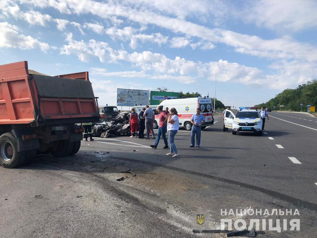 Водитель и пассажир легкового автомобиля погибли на месте