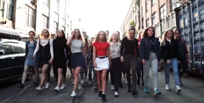Скандальні випускники з Владивостока записали нове відео