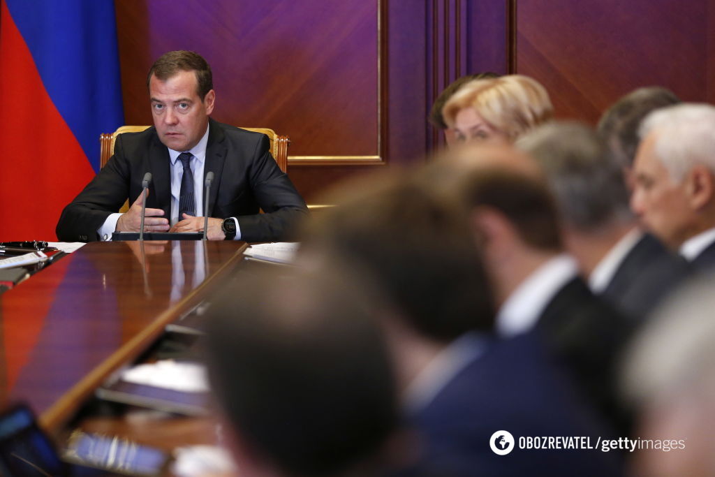 Медведева отправят в отставку
