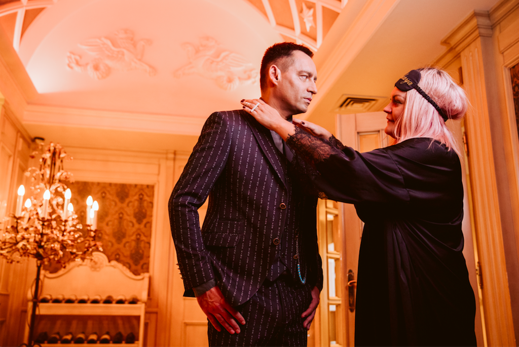 Счастье. Деньги. Два ствола: Gena VITER и Полиграф Шарикоff отрываются в новом клипе