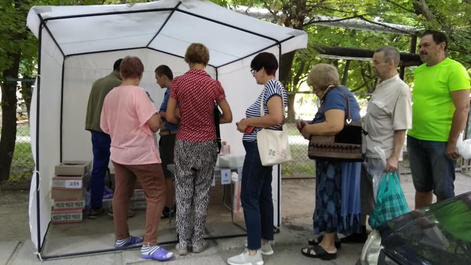 Пиріжки по 5 копійок, вода - безкоштовно: у Дніпрі влаштували "свято виборів"