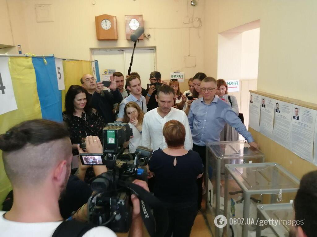 Святослав Вакарчук на избирательном участке