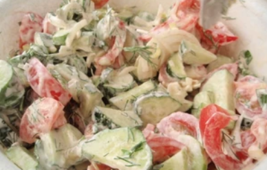 Три лучших рецепта салатов со свежим огурцом