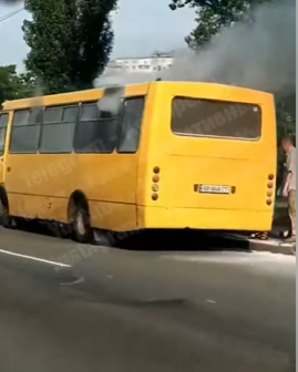 У Києві загорілася маршрутка