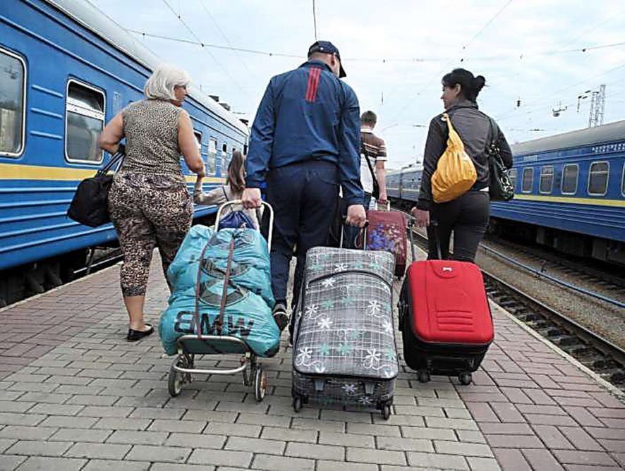 "Чому люди їдуть": зарплати в Україні порівняли з Євросоюзом