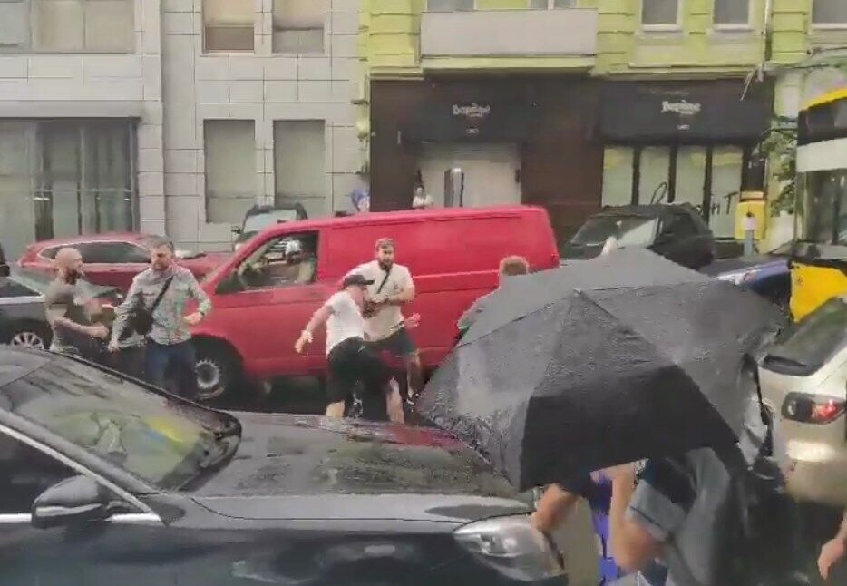 У Києві напали на авто Порошенка