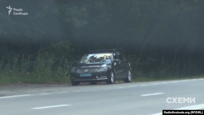 Автомобіль із кортежу Володимира Зеленського біля "Конча-Заспи"