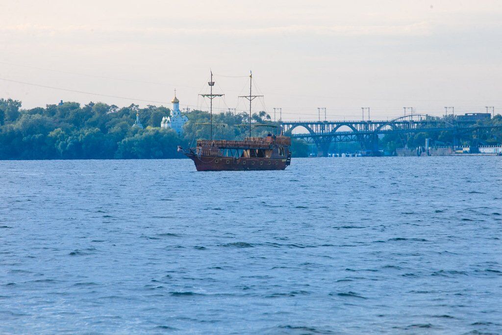 Пиратский корабль в Днепре