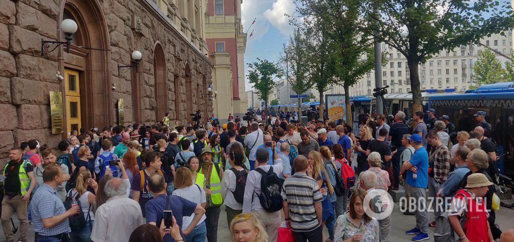 В Москве массово задерживают людей