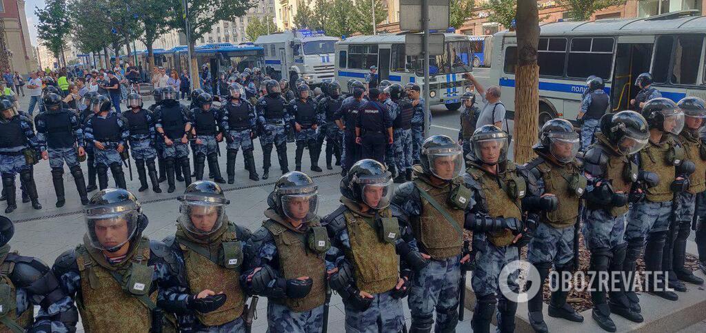 Масштабний мітинг у Москві: понад 1300 затриманих