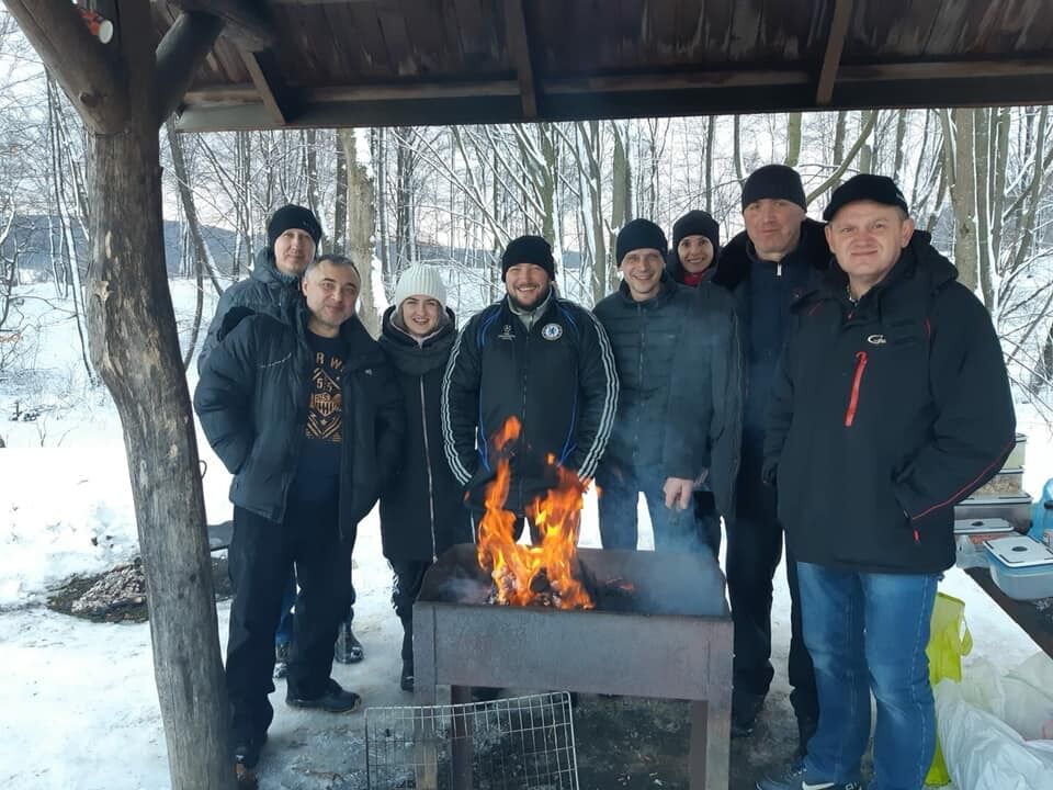 Наталія (друга зліва) з друзями