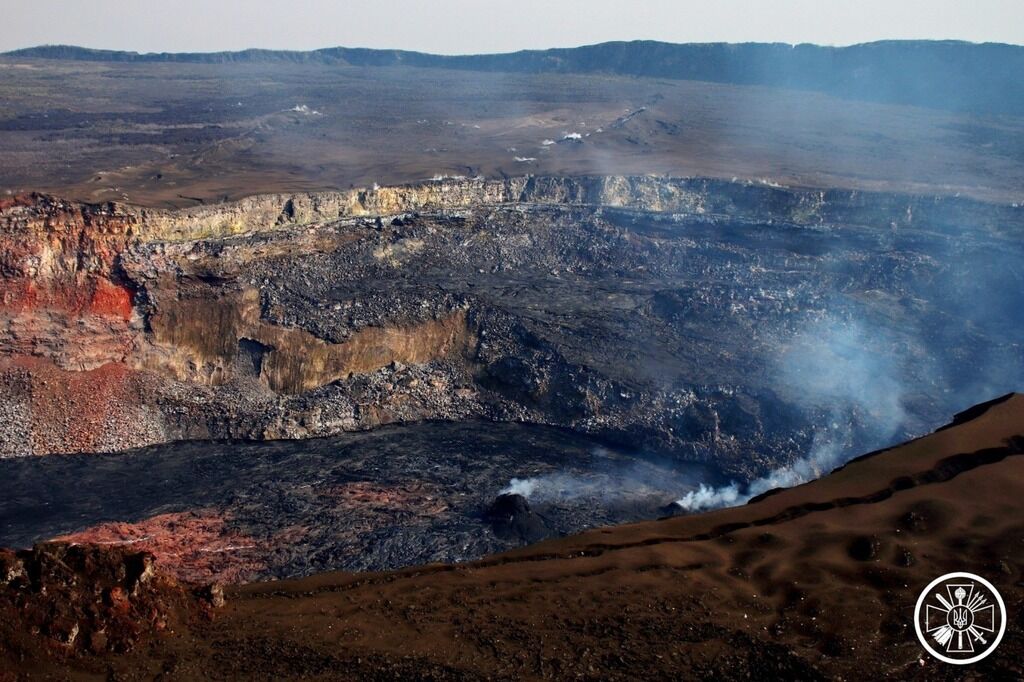 Украинские летчики сели на кратере опаснейшего вулкана Африки: невероятные фото
