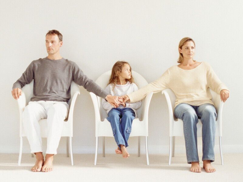 Почему мужчины уходят из семьи к более молодым женщинам: психотерапевт назвал причины