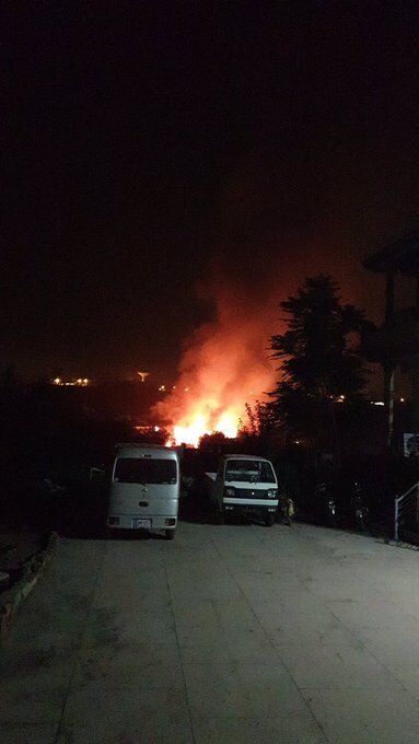 В Пакистане самолет врезался в дома: погибли и ранены десятки людей