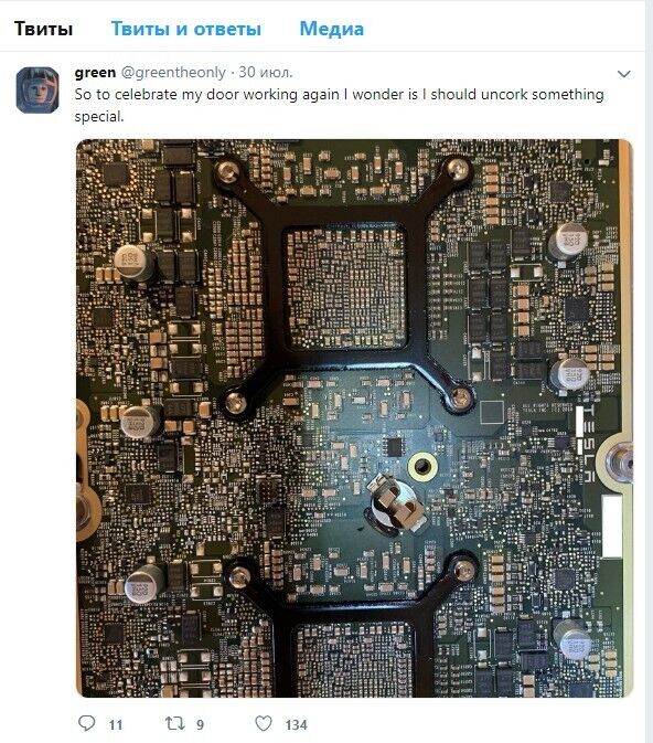 Сенсационное фото платы компьютера Tesla "Hardware 3" в сети