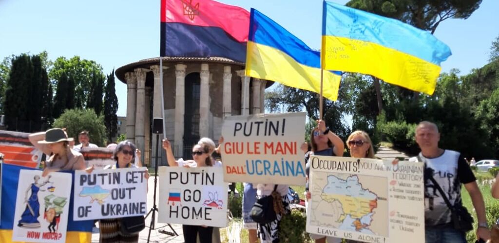 "Убирайся из Украины!" Путина с позором встретили в Риме. Видео и фото