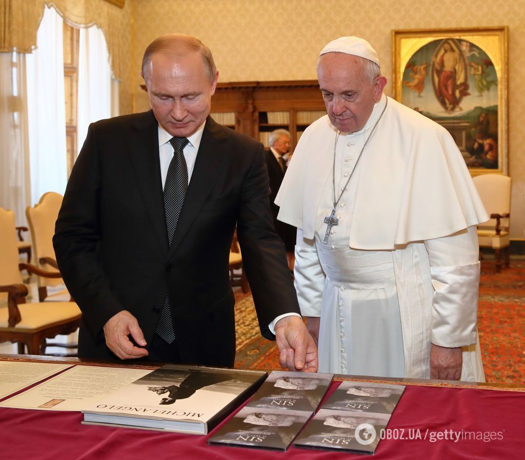 Путін зробив Папі Римському "гріховний" подарунок